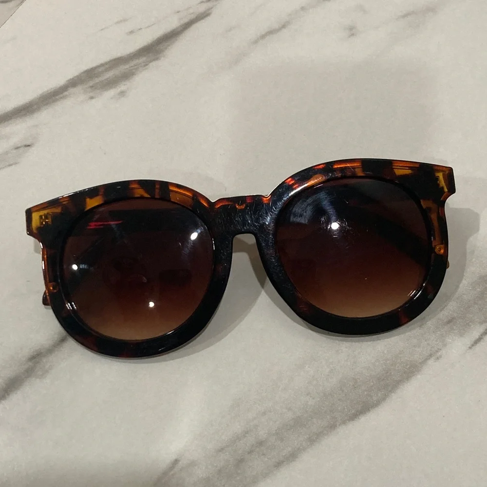 Women's Tortoiseshell Round Sunglasses - Brown Gradient Lenses
